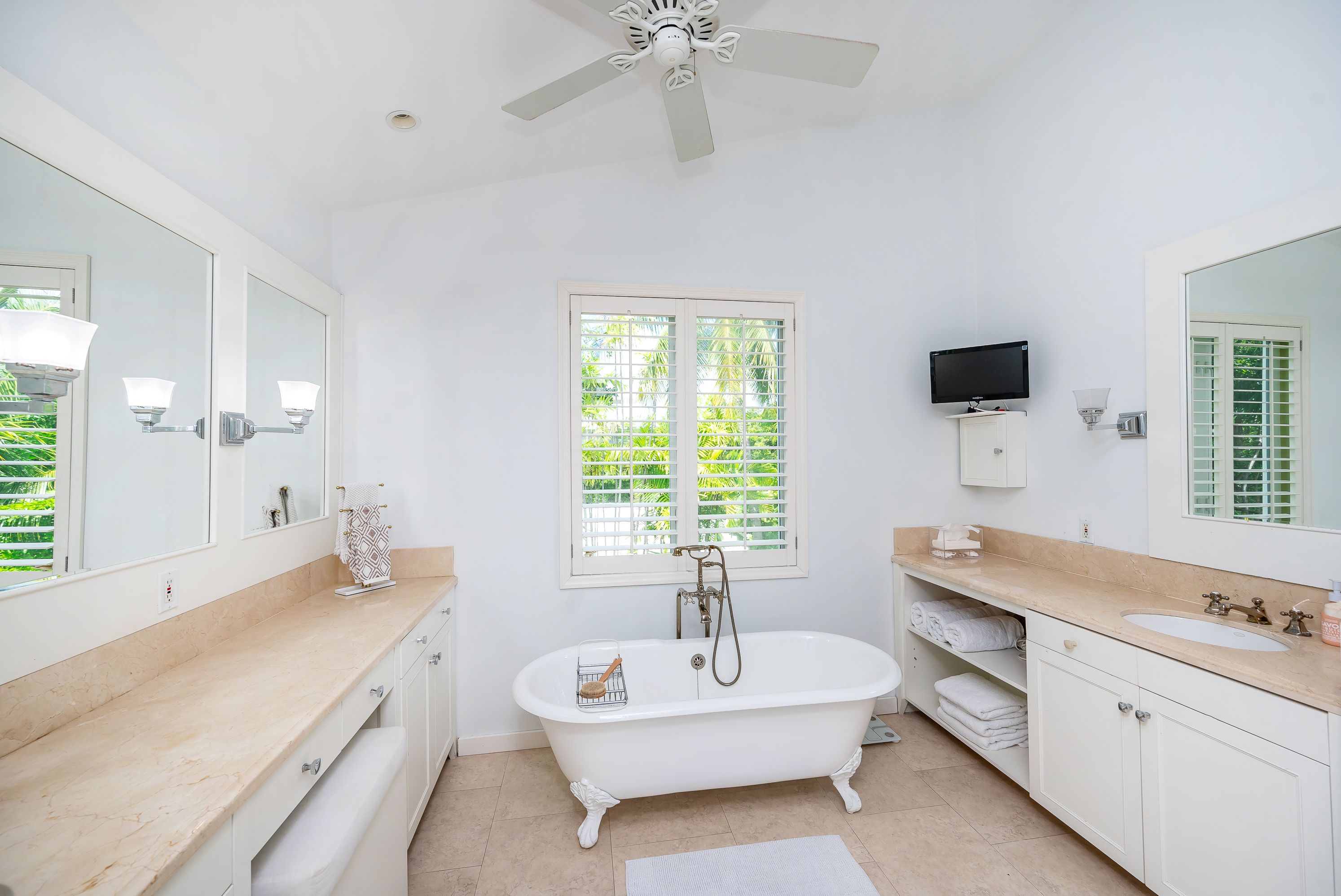  650 Curtiswood Dr, Key Biscayne, FL, 33149 - 物件實景