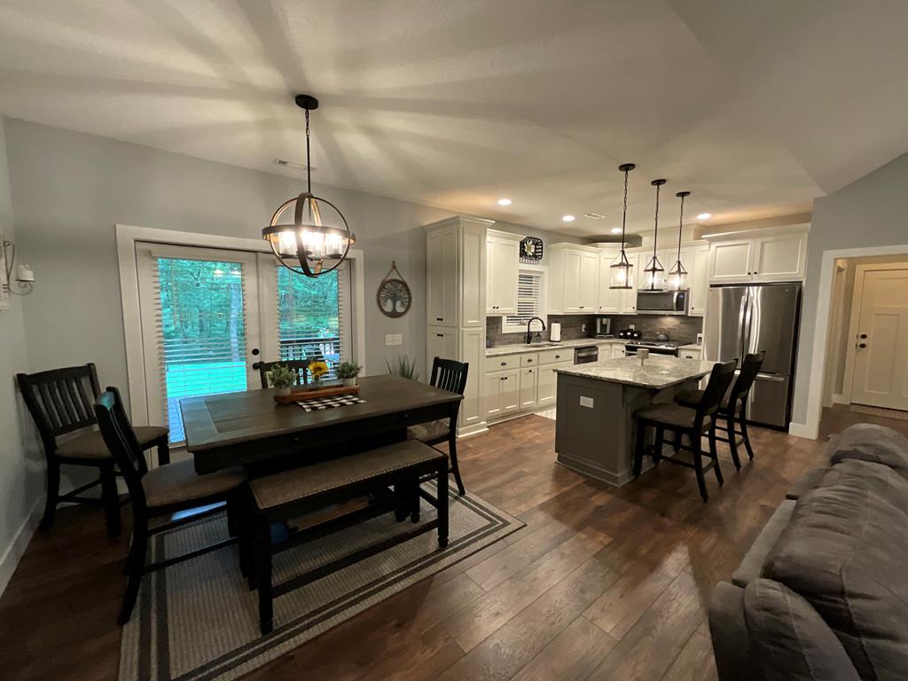 Ellijay, Georgia, 30540, United States, 3 Bedrooms Bedrooms, ,2 BathroomsBathrooms,Residential,For Sale,1911460