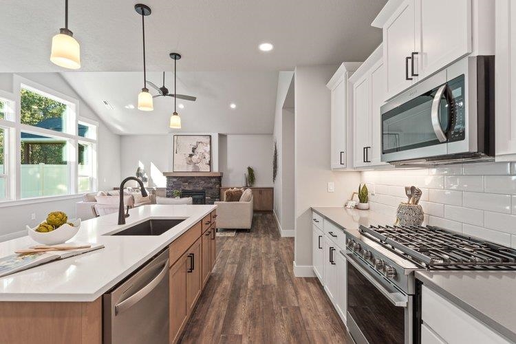 Colbert, Washington, 99005, United States, 4 Bedrooms Bedrooms, ,3 BathroomsBathrooms,Residential,For Sale,1890312
