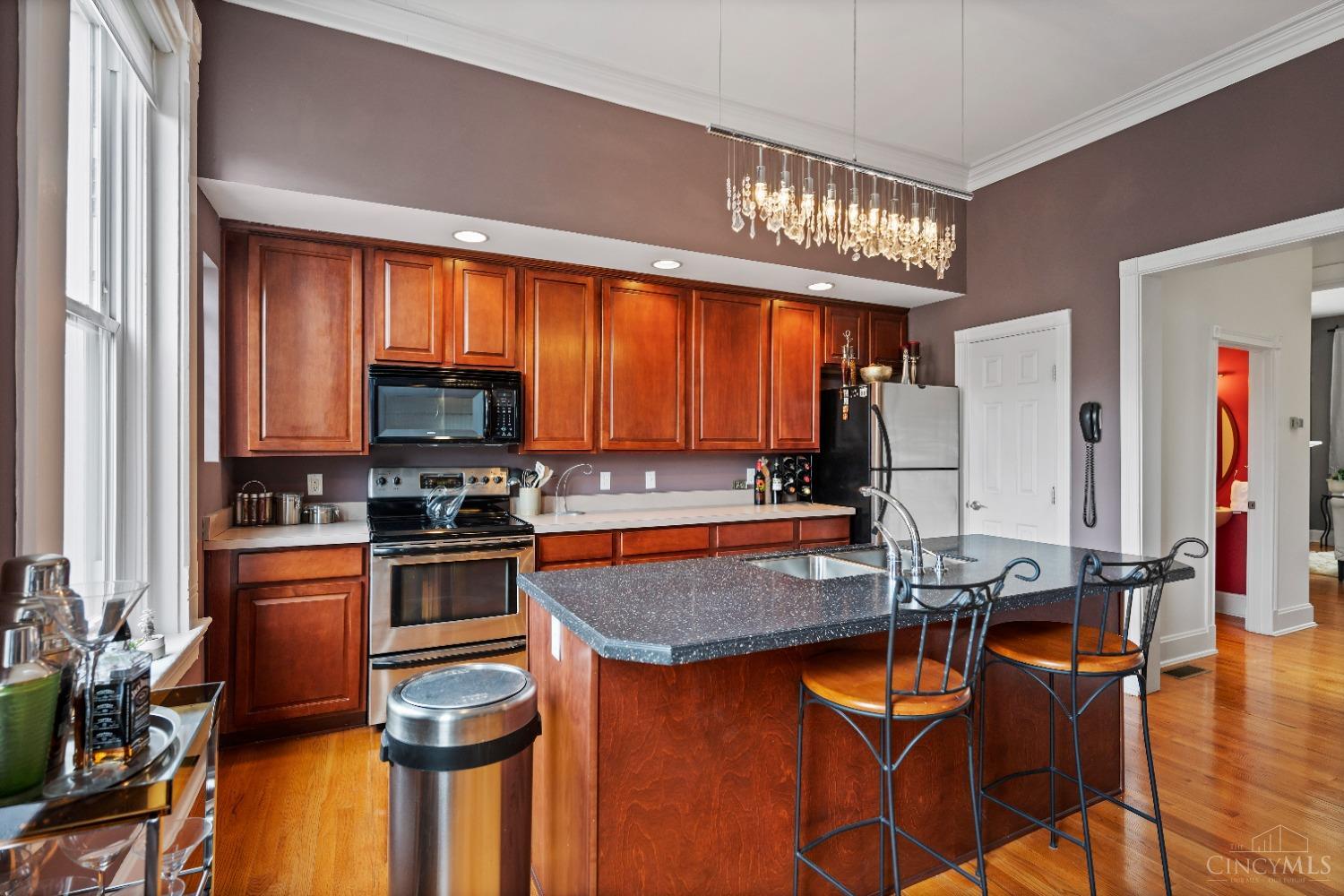 Cincinnati, Ohio, 45219, United States, 4 Bedrooms Bedrooms, ,4 BathroomsBathrooms,Residential,For Sale,1804934
