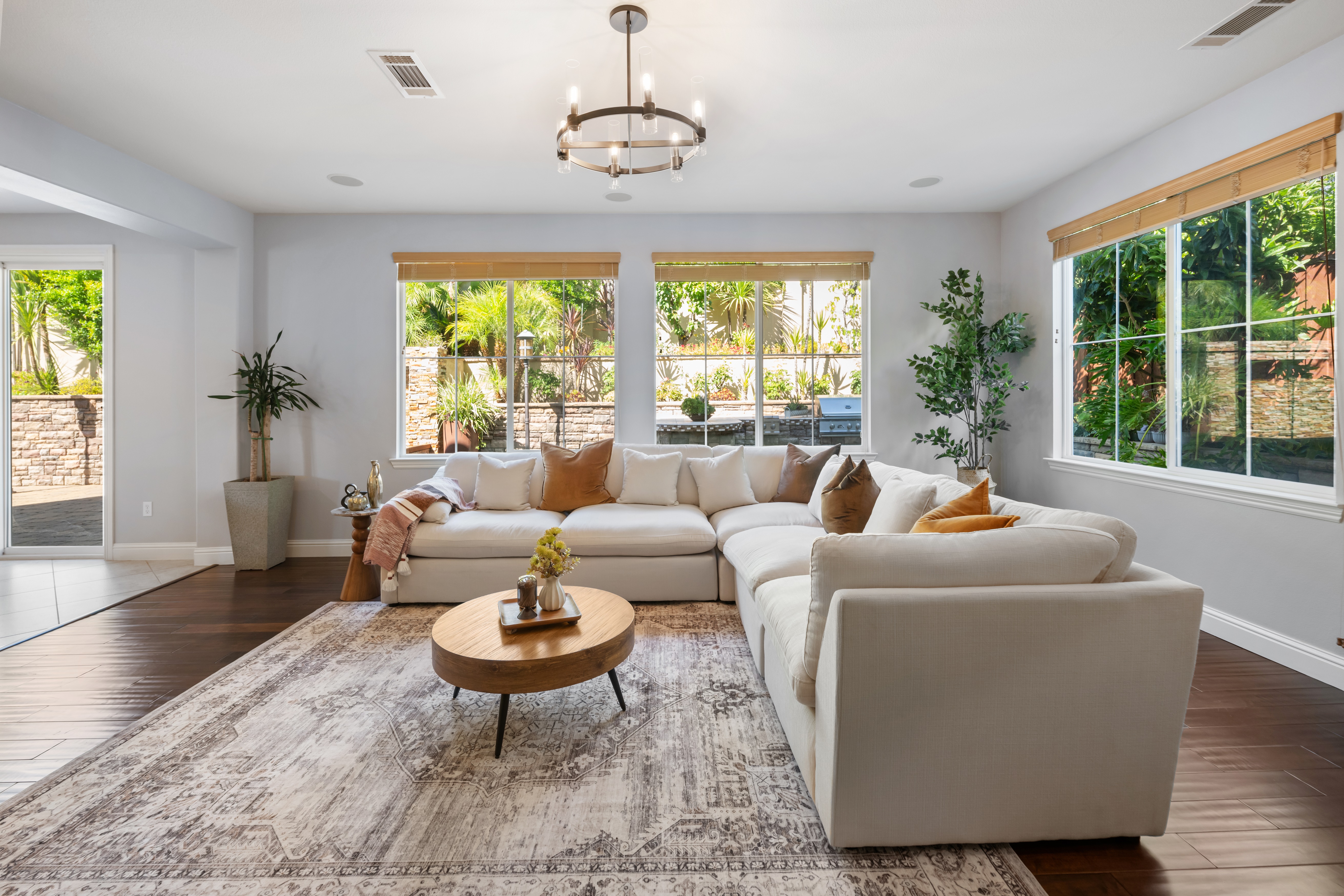  Mediterranean Elegance Meets Resort-Style Living in Prestigious Windemere - 物件實景