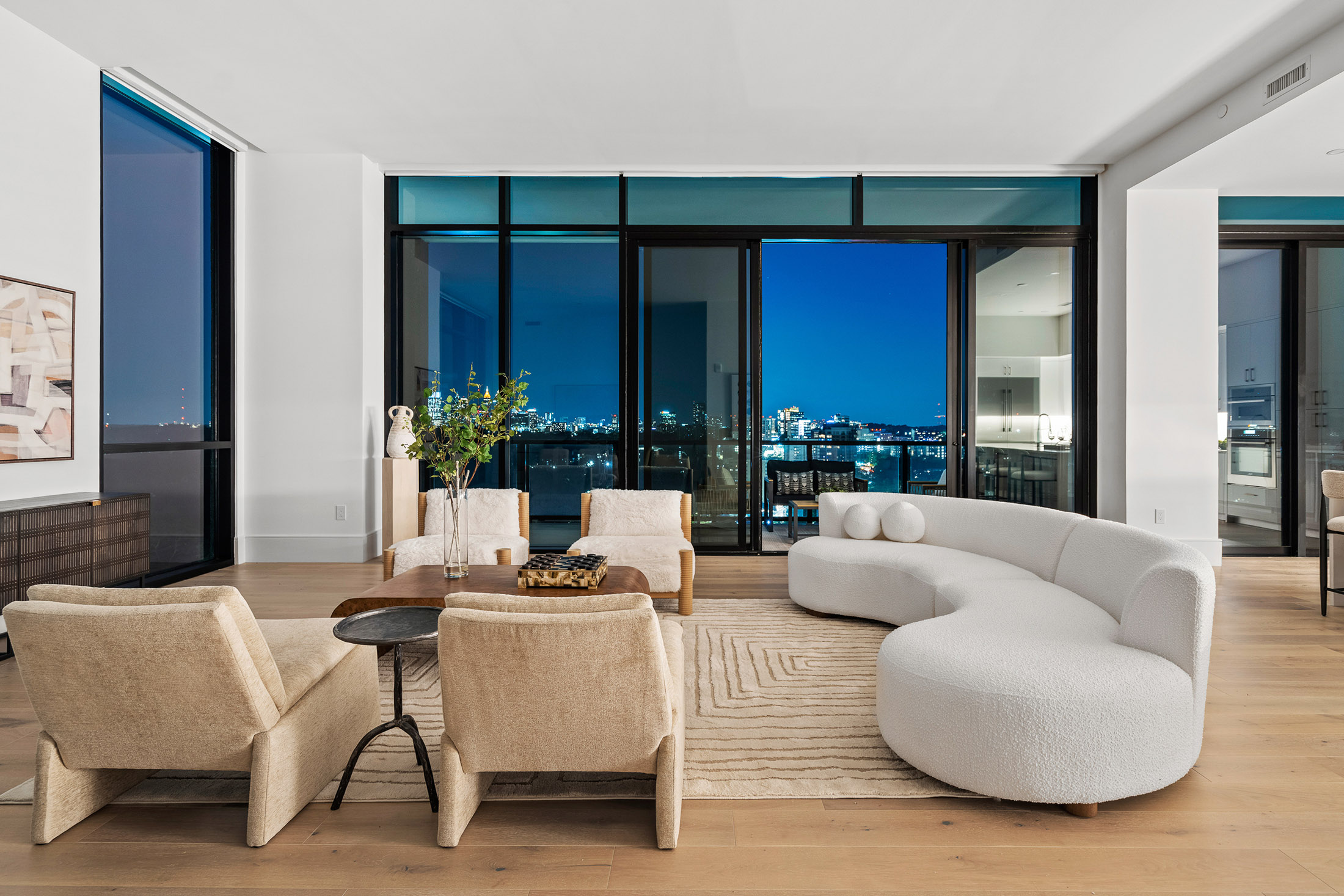  Stunning 17th Floor Corner Unit with Architectural Upgrades - 物件實景