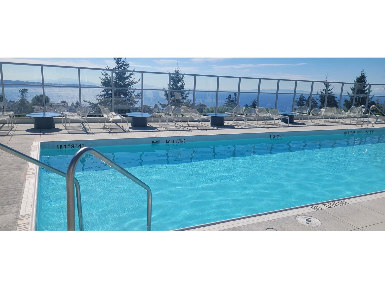 WHITE ROCK, British Columbia, V4B 0A2, CA, 2 Bedrooms Bedrooms, ,2 BathroomsBathrooms,Residential,For Sale,1947534