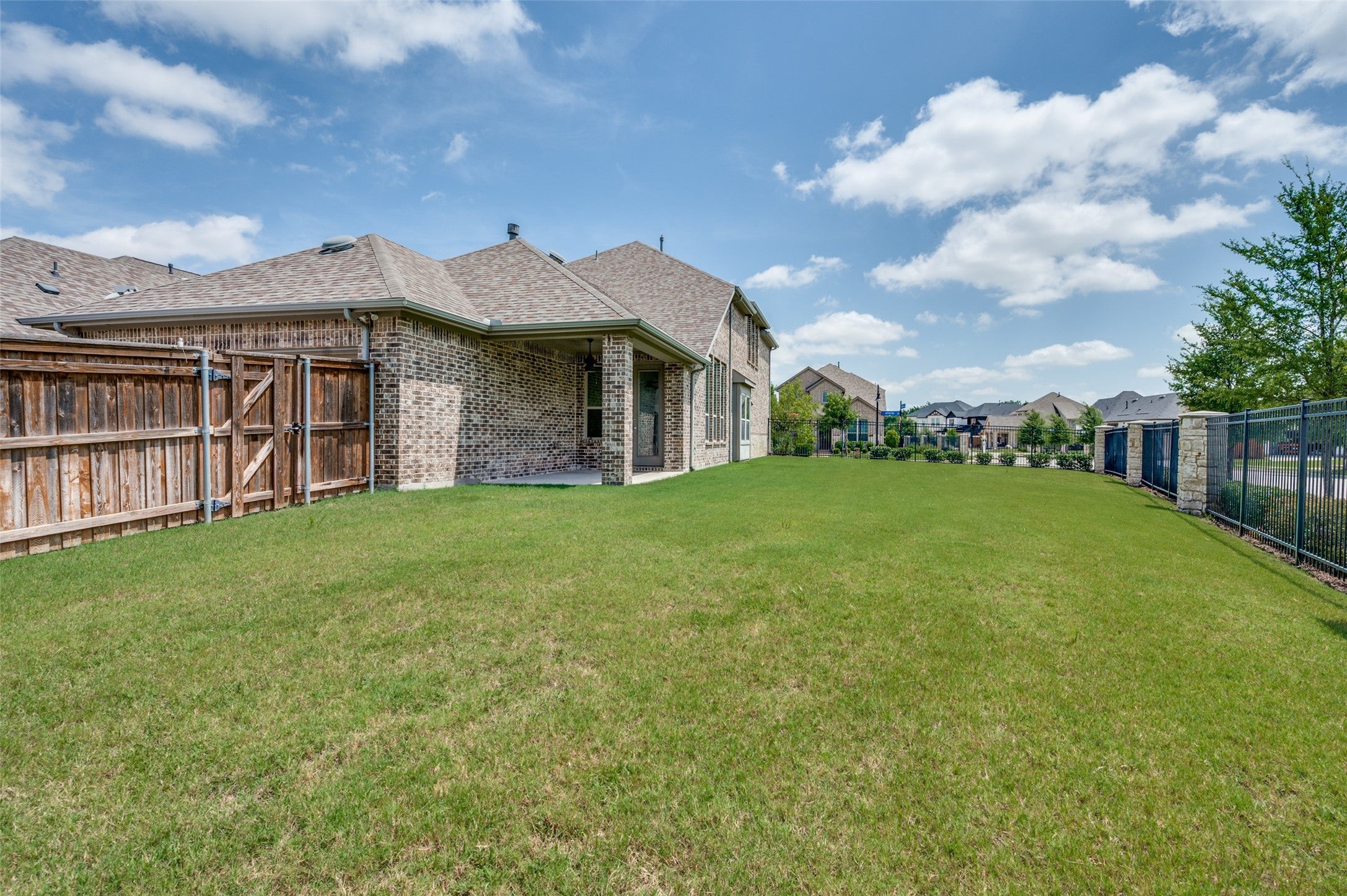 Arlington, Texas, 76005, United States, 3 Bedrooms Bedrooms, ,3 BathroomsBathrooms,Residential,For Sale,1977592