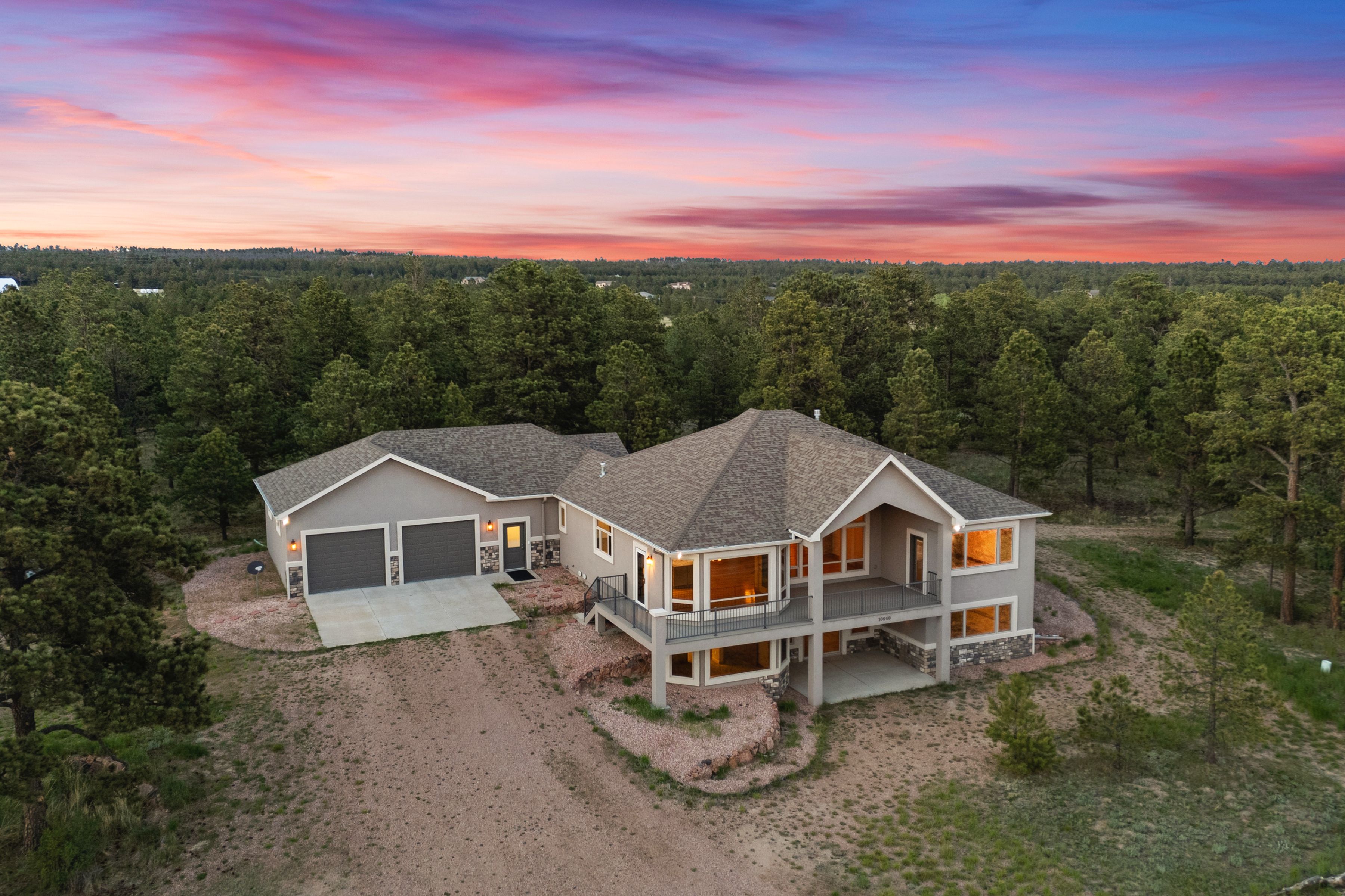  Rare and unique south Black Forest estate nestled on 37 acres - 物件實景