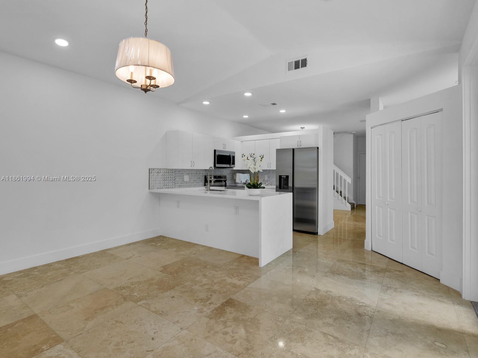 Pembroke Pines, Florida, 33029, United States, 3 Bedrooms Bedrooms, ,3 BathroomsBathrooms,Residential,For Sale,1923091