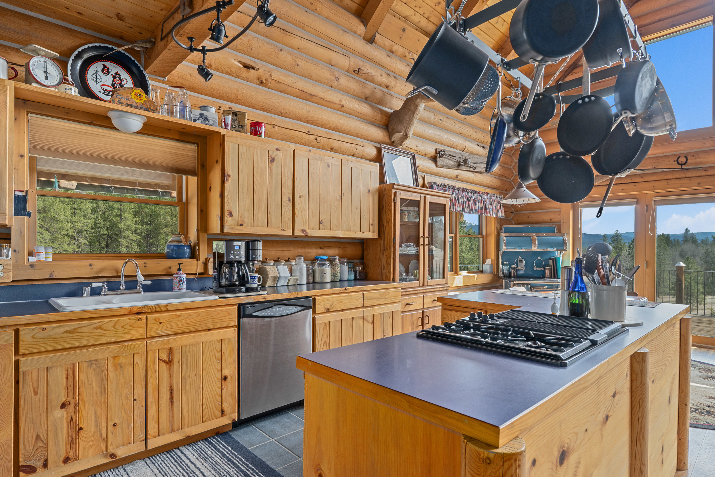 Colville, Washington, 99114, United States, 2 Bedrooms Bedrooms, ,3 BathroomsBathrooms,Residential,For Sale,1763209
