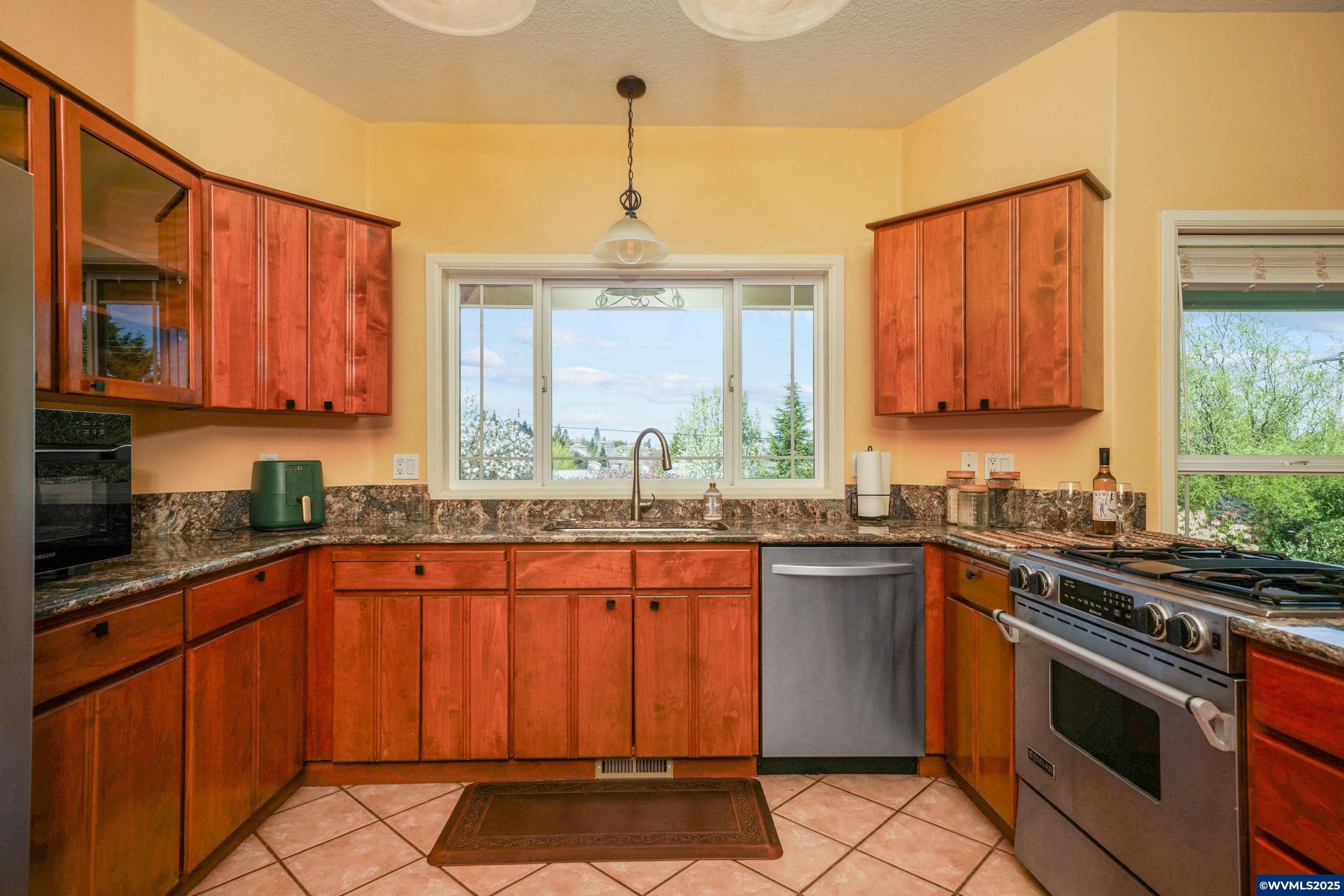 Salem, Oregon, 97306, United States, 3 Bedrooms Bedrooms, ,2 BathroomsBathrooms,Residential,For Sale,1762533