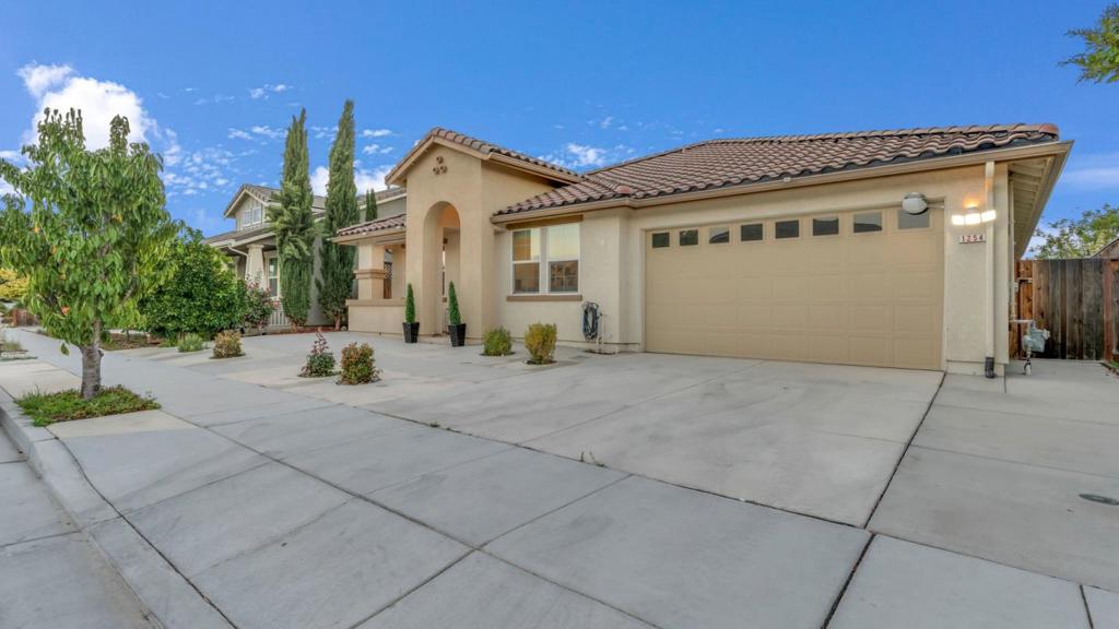 Hollister, California, 95023, United States, 4 Bedrooms Bedrooms, ,2 BathroomsBathrooms,Residential,For Sale,1976476