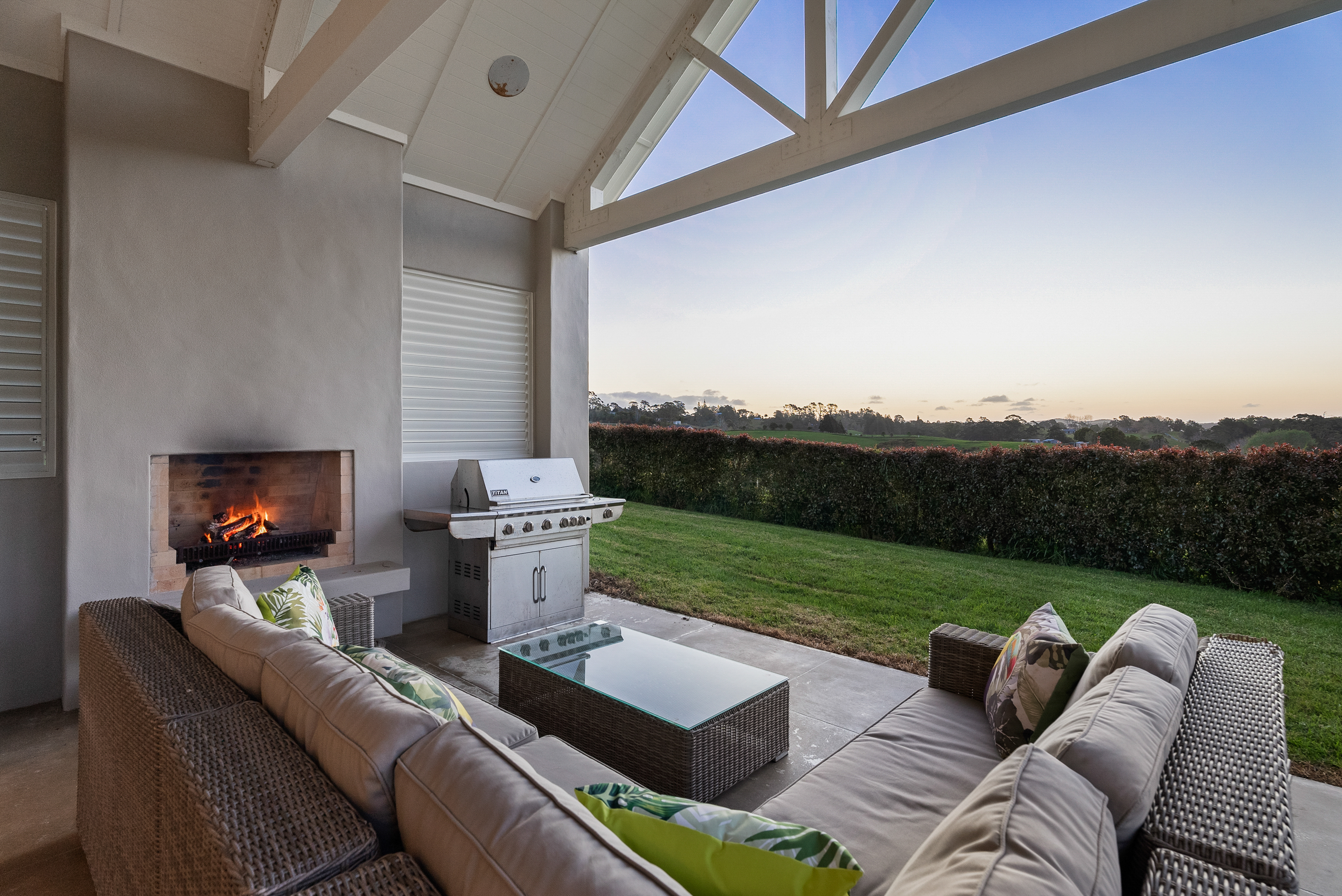  5 Acres of Private Luxury - A Smart Alternative to City Living - 物件實景