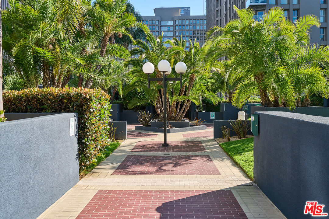 Los Angeles, California, 90012, United States, 2 Bedrooms Bedrooms, ,2 BathroomsBathrooms,Residential,For Sale,1839118