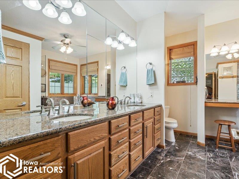 West Burlington, Iowa, 52655, United States, 4 Bedrooms Bedrooms, ,4 BathroomsBathrooms,Residential,For Sale,1982089