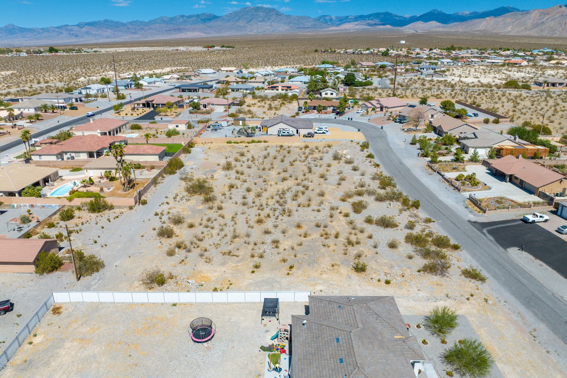  Expansive and Rare Oversized 0.58-Acre Parcel - 物件實景