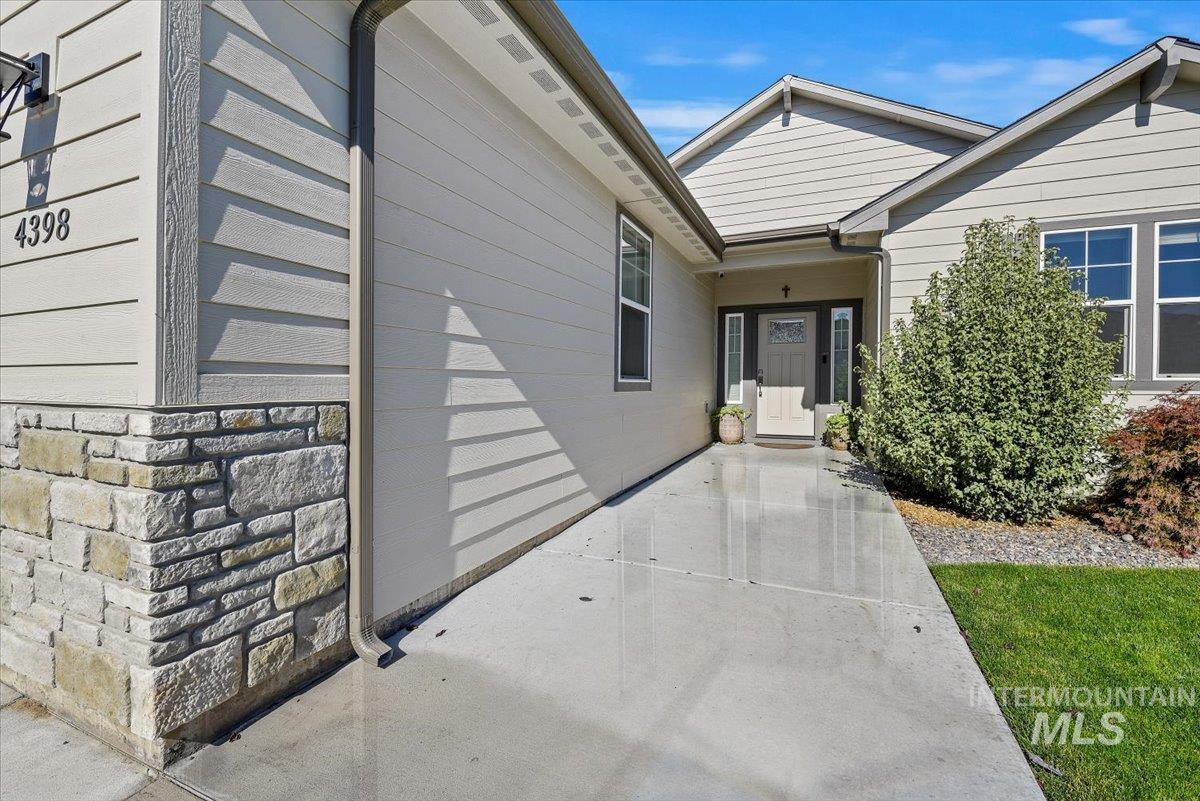 Nampa, Idaho, 83687, United States, 4 Bedrooms Bedrooms, ,Residential,For Sale,1970724