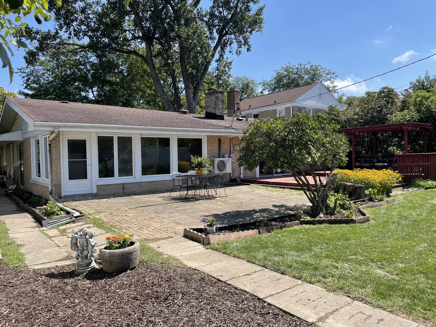 Skokie, Illinois, 60076, United States, 3 Bedrooms Bedrooms, ,3 BathroomsBathrooms,Residential,For Sale,1932038