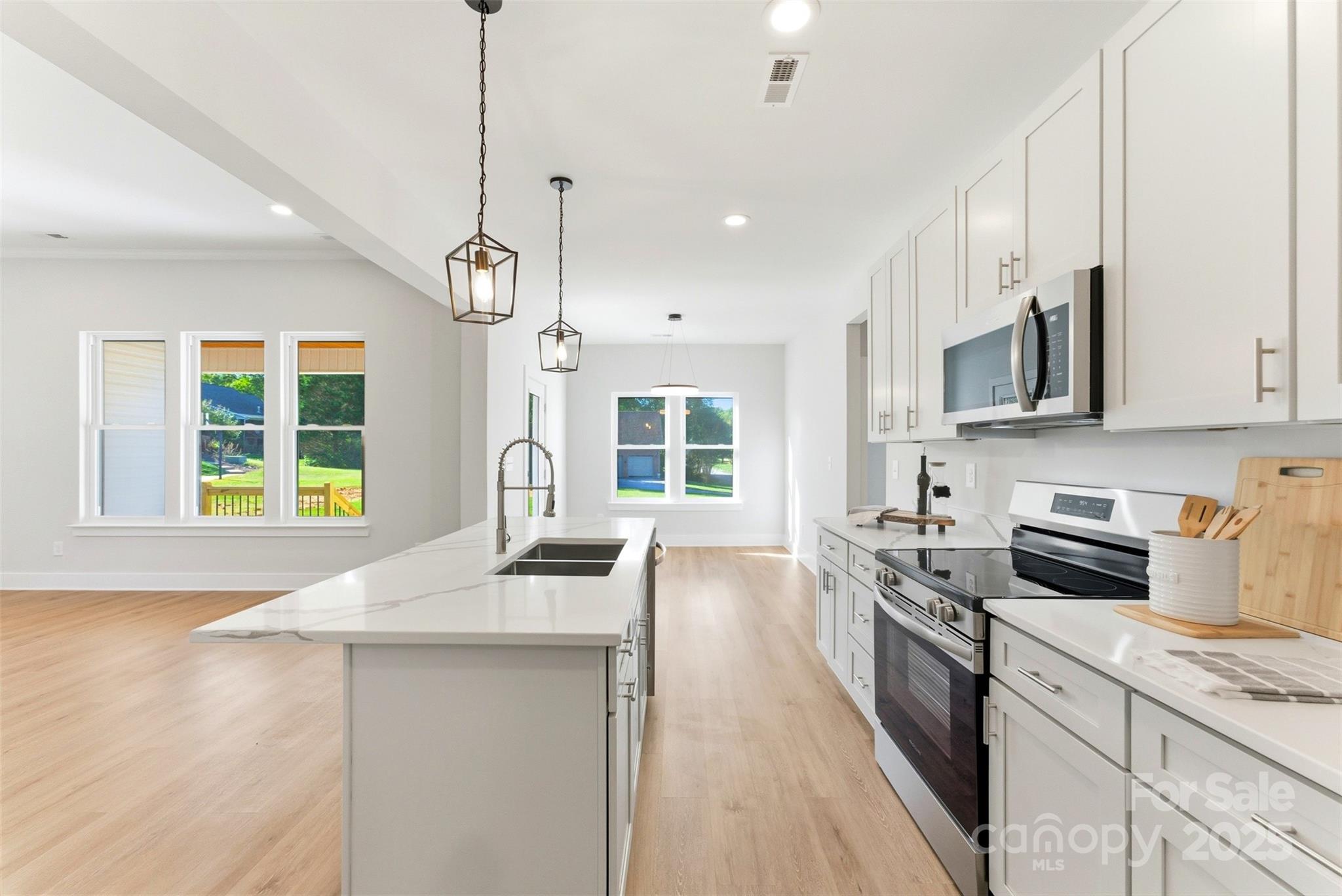 Conover, North Carolina, 28613, United States, 3 Bedrooms Bedrooms, ,2 BathroomsBathrooms,Residential,For Sale,1969077