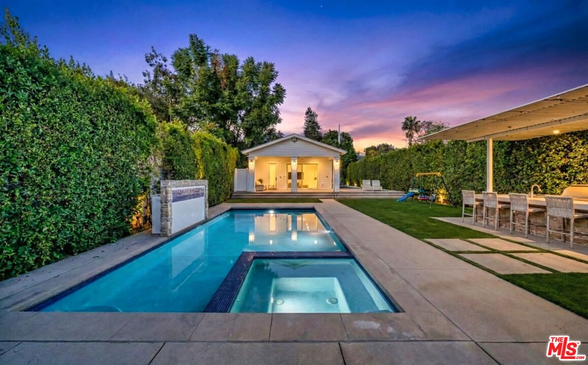 Valley Village, California, 91607, United States, 7 Bedrooms Bedrooms, ,8 BathroomsBathrooms,Residential,For Sale,1997303