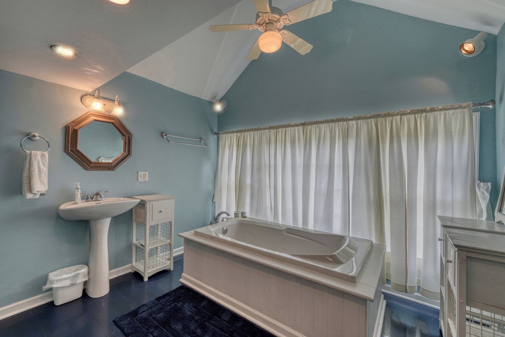 Andrews, North Carolina, 28901, United States, 5 Bedrooms Bedrooms, ,4 BathroomsBathrooms,Residential,For Sale,1912195