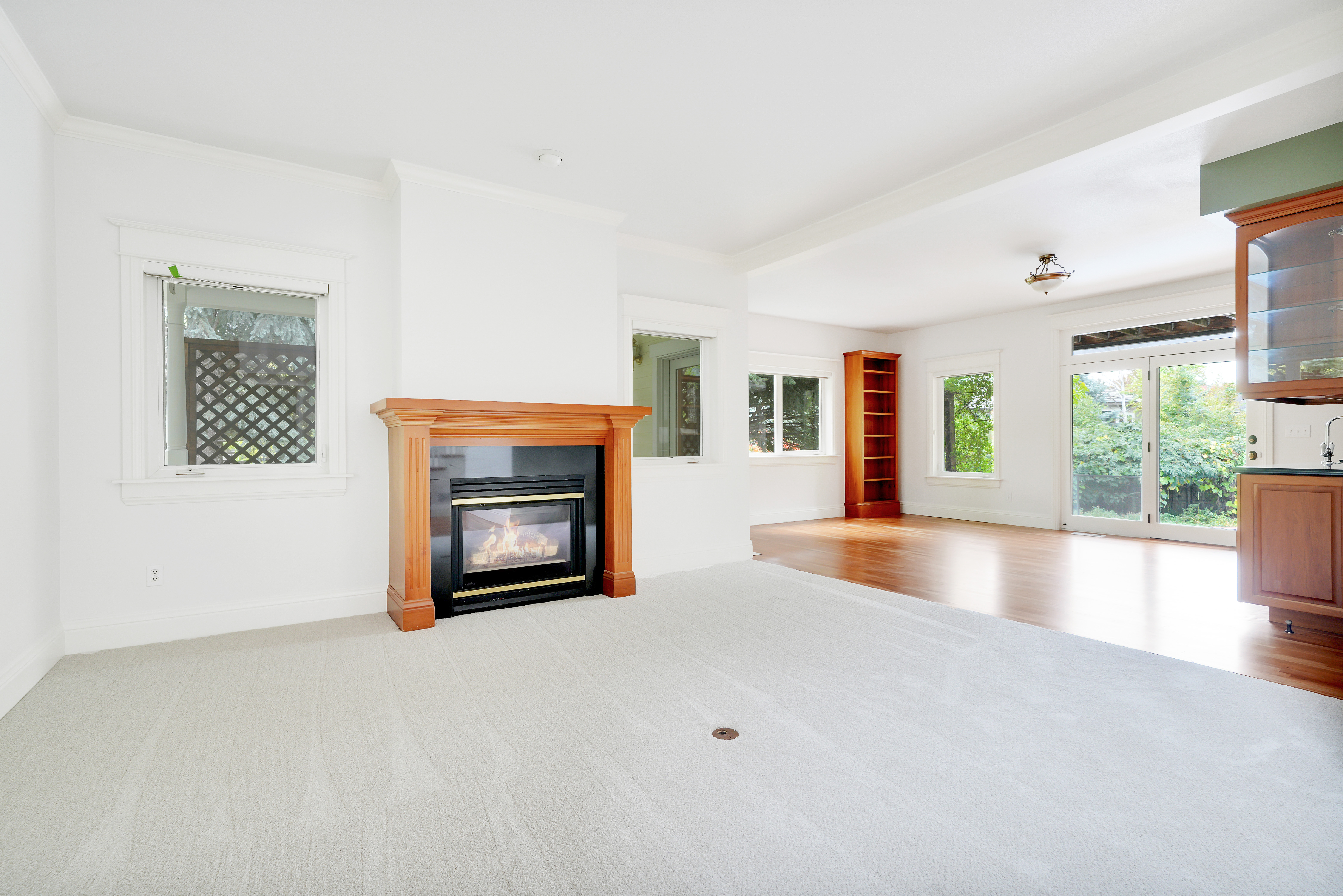  Custom Home with Vaulted Ceilings, Sauna and Wine Storage - 物件實景