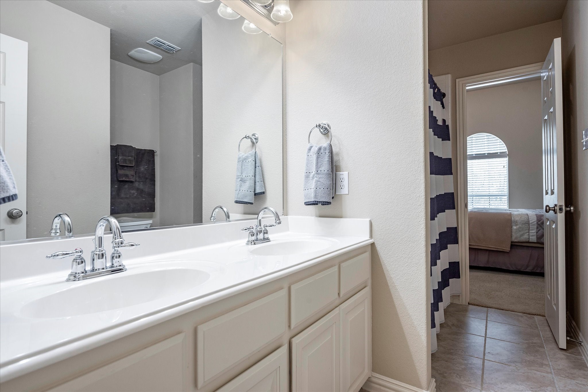 6077 Wallis Drive, Frisco, Texas, 75033, United States, 4 Bedrooms Bedrooms, ,4 BathroomsBathrooms,Residential,For Sale,6077 Wallis Drive,1588186