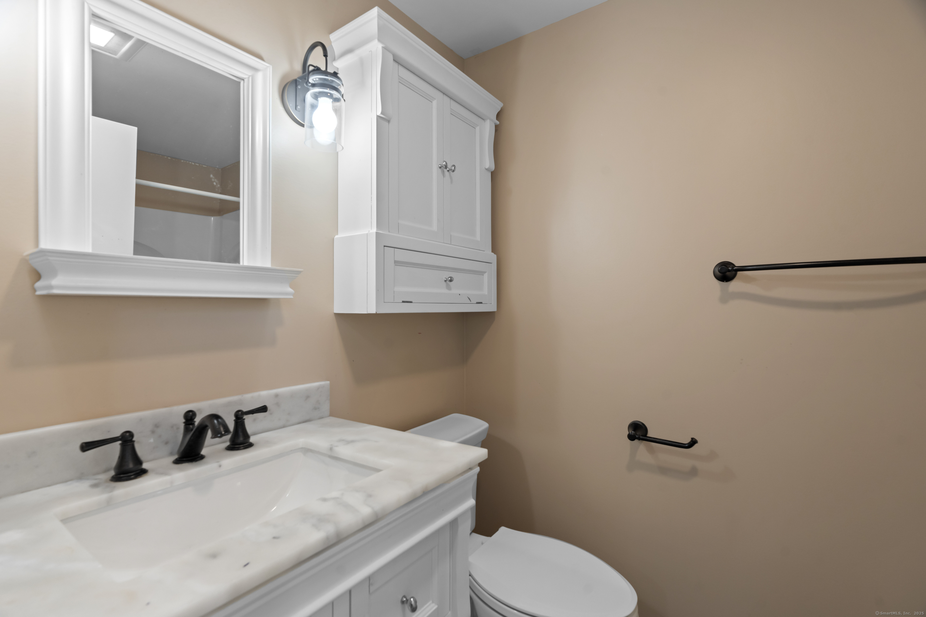 Branford, Connecticut, 06405, United States, 3 Bedrooms Bedrooms, ,3 BathroomsBathrooms,Residential,For Sale,1912319