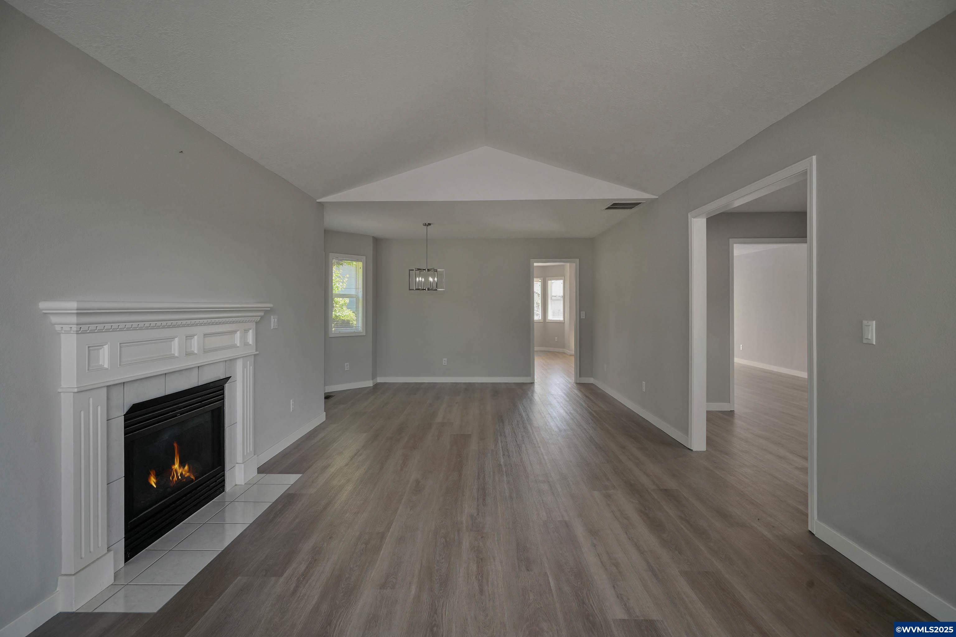 Salem, Oregon, 97304, United States, 3 Bedrooms Bedrooms, ,2 BathroomsBathrooms,Residential,For Sale,1838478