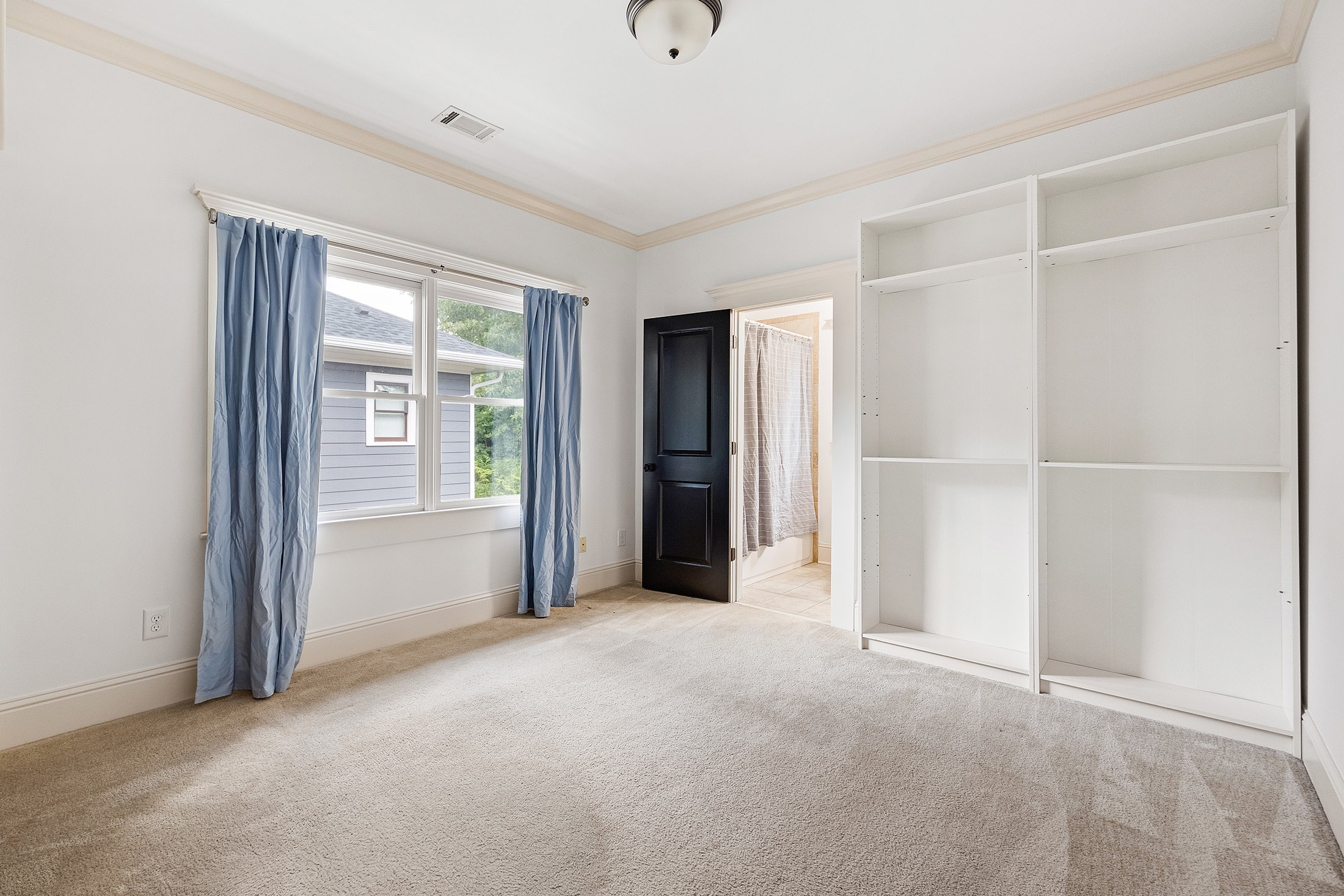  Spacious Living Meets Modern Convenience - 物件實景