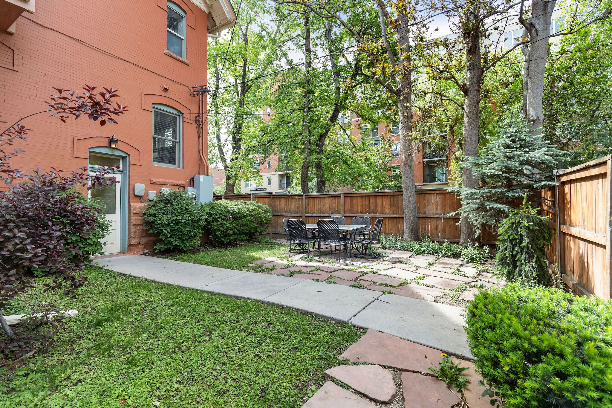  Rare opportunity to own on one of Cheesman Parks most desired blocks - 物件實景