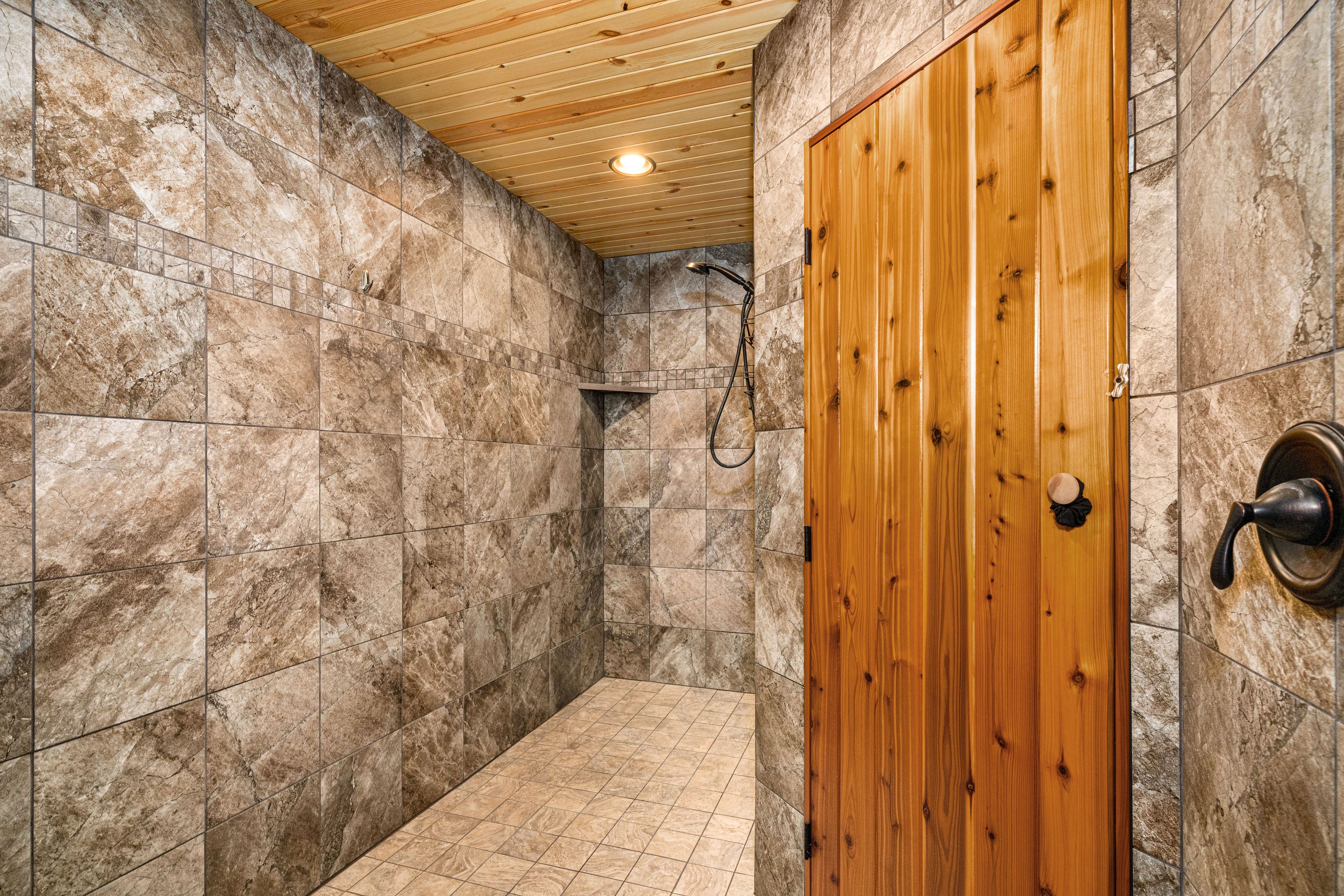  Luxury Woodland Retreat with Custom Craftsmanship and Treehouse Escape - 物件實景