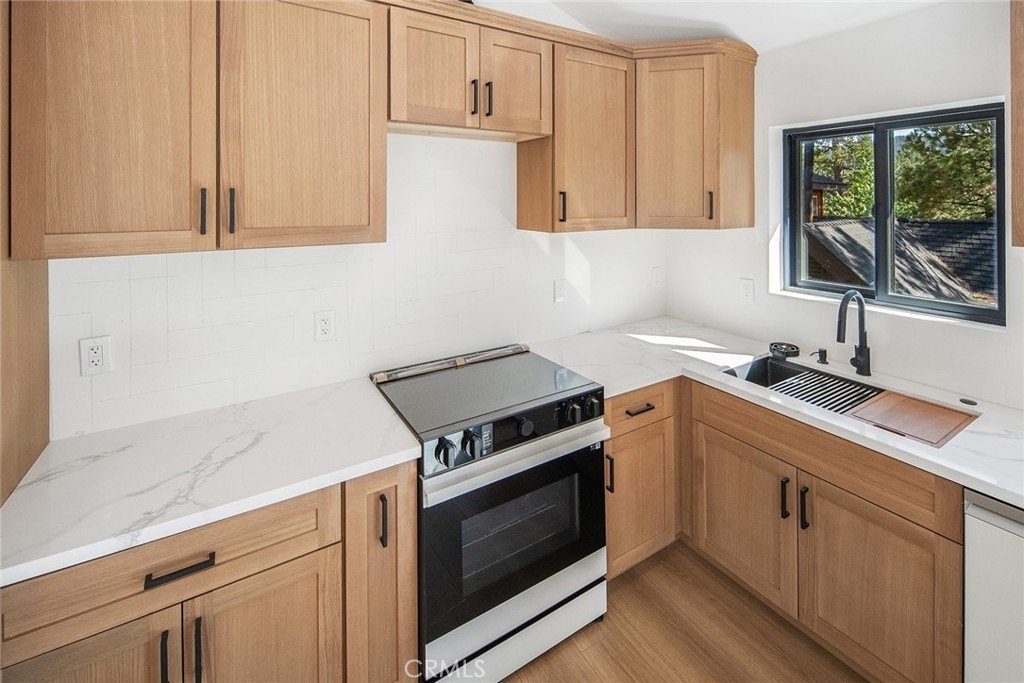 Big Bear Lake, California, 92315, United States, 3 Bedrooms Bedrooms, ,2 BathroomsBathrooms,Residential,For Sale,1896398