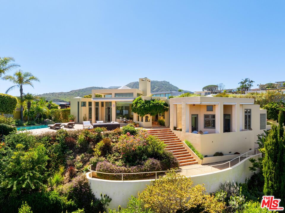 Pacific Palisades, California, 90272, United States, 4 Bedrooms Bedrooms, ,2 BathroomsBathrooms,Residential,For Sale,1770890