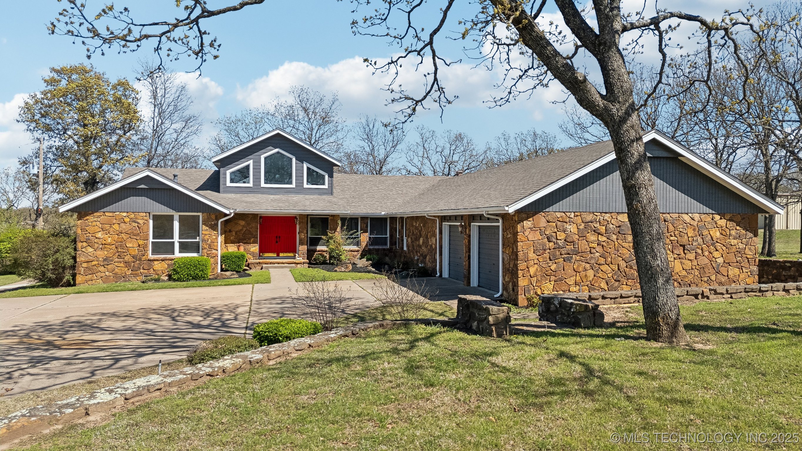 Sand Springs, Oklahoma, 74063, United States, 3 Bedrooms Bedrooms, ,3 BathroomsBathrooms,Residential,For Sale,1901465