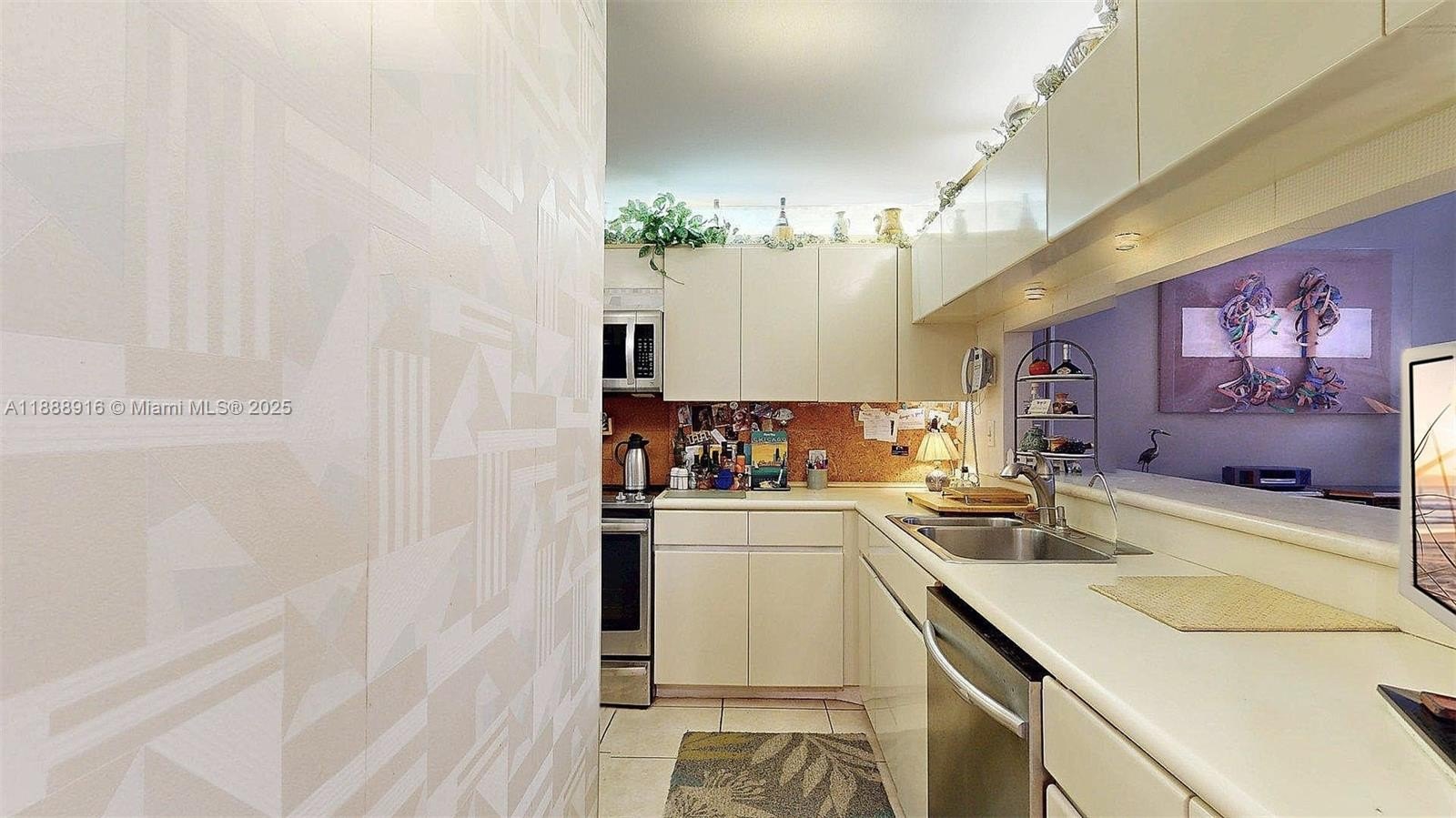 Doral, Florida, 33178, United States, 2 Bedrooms Bedrooms, ,2 BathroomsBathrooms,Residential,For Sale,1975384