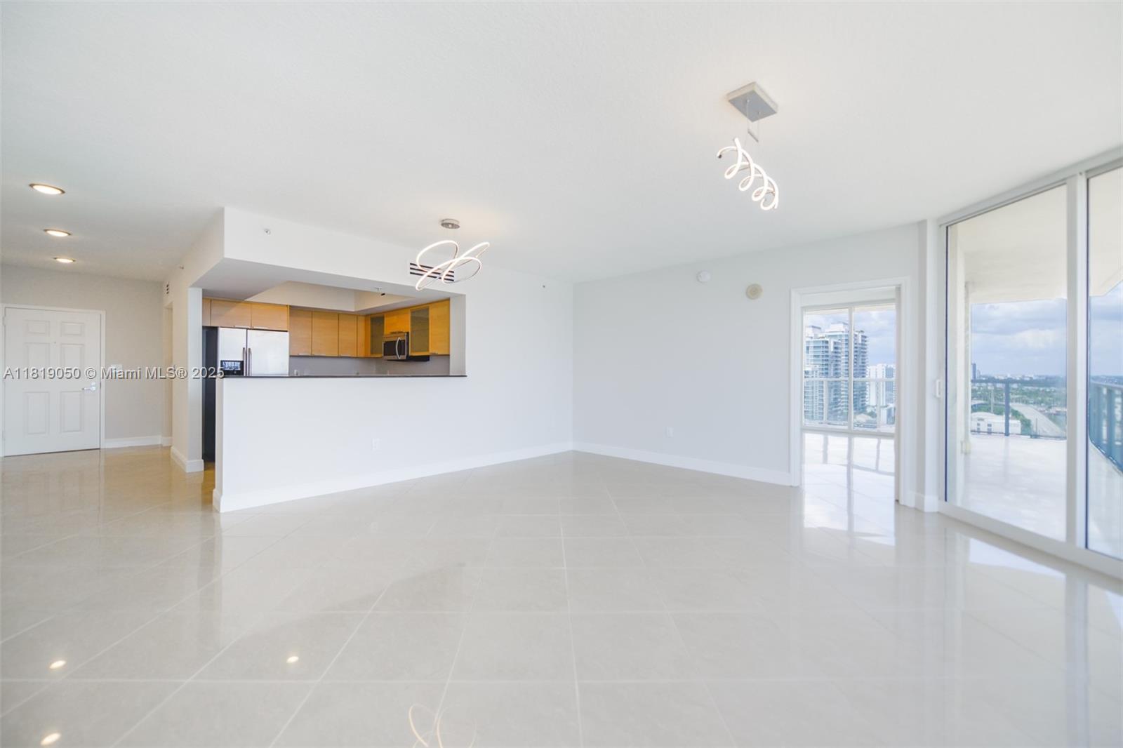 Sunny Isles Beach, Florida, 33160, United States, 2 Bedrooms Bedrooms, ,2 BathroomsBathrooms,Residential,For Sale,1991948