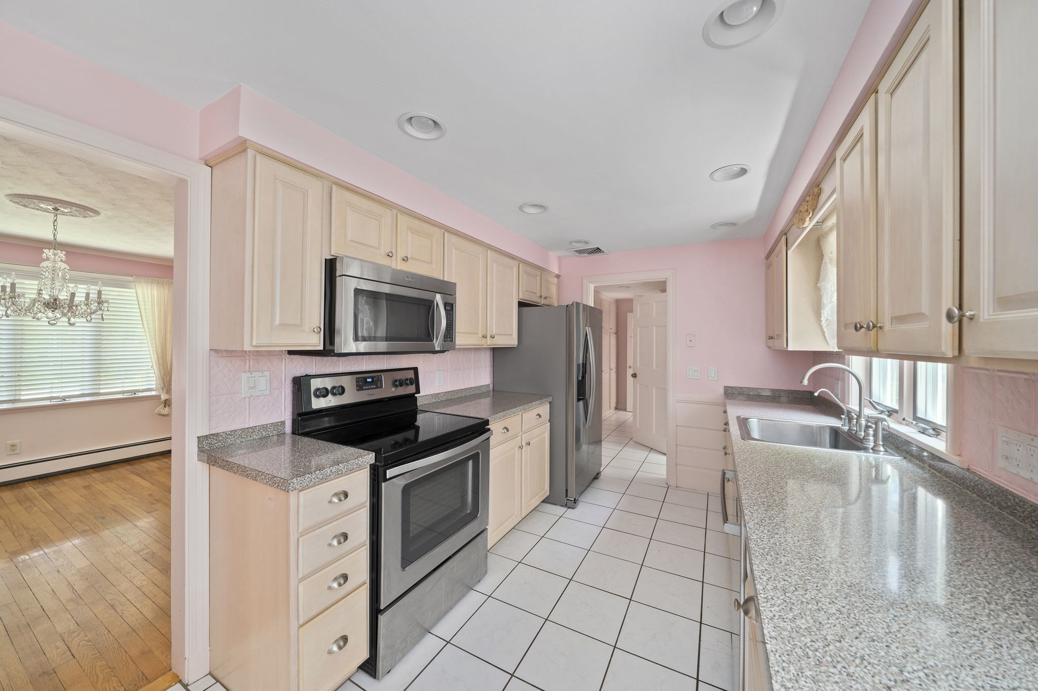 Braintree, Massachusetts, 02184, United States, 2 Bedrooms Bedrooms, ,2 BathroomsBathrooms,Residential,For Sale,1899290