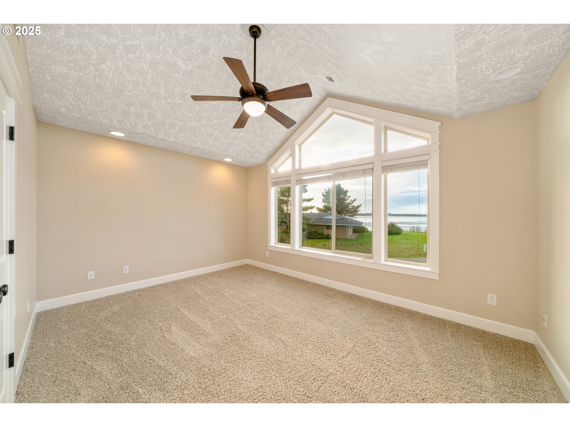 Tillamook, Oregon, 97141, United States, 3 Bedrooms Bedrooms, ,4 BathroomsBathrooms,Residential,For Sale,1998230