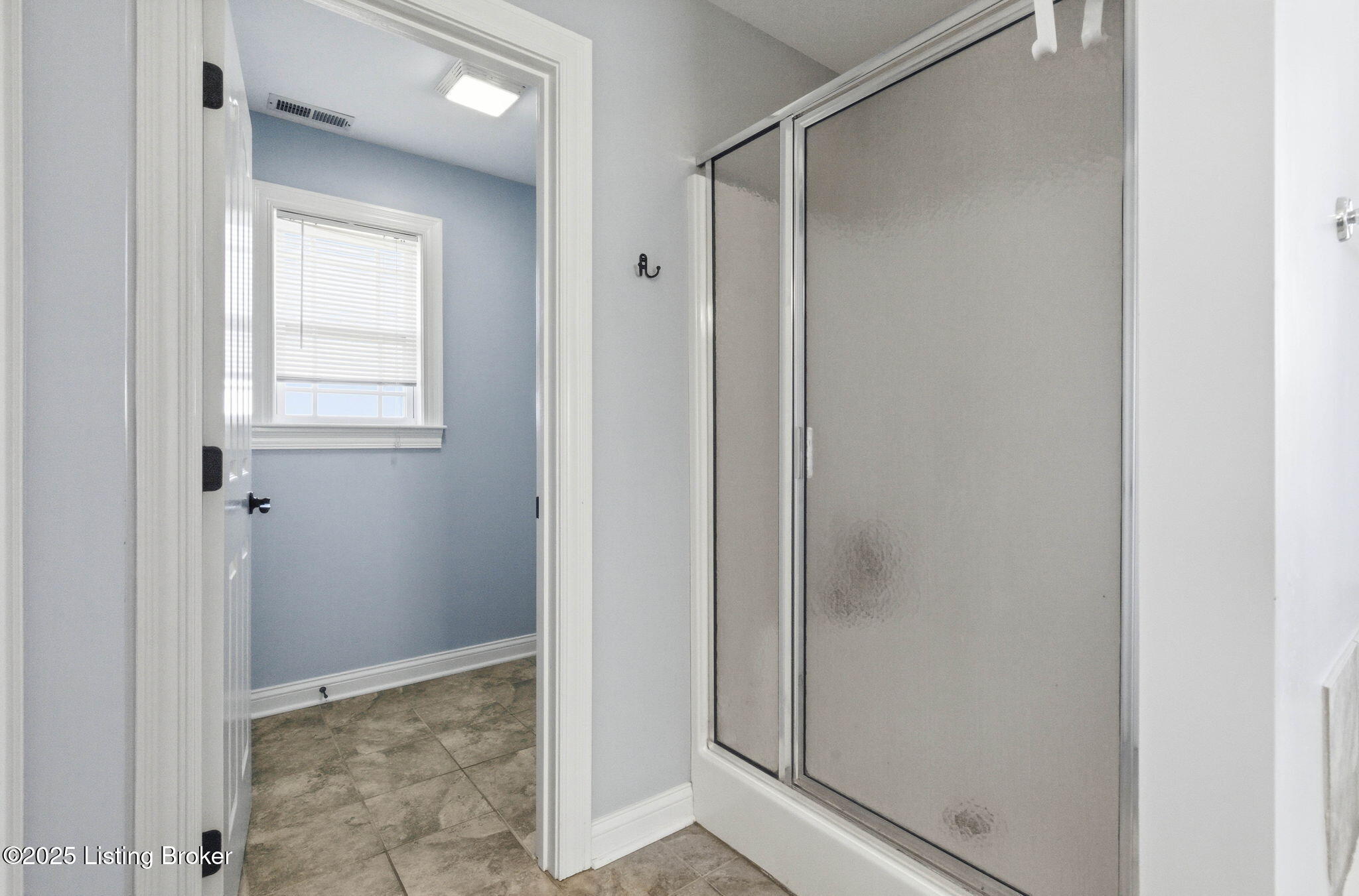 La Grange, Kentucky, 40031, United States, 5 Bedrooms Bedrooms, ,4 BathroomsBathrooms,Residential,For Sale,1971685