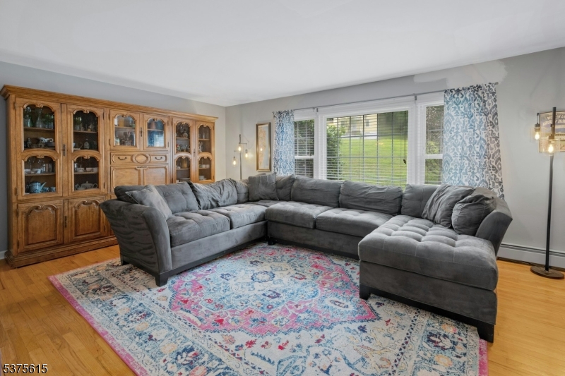 Rockaway Boro, New Jersey, 07866, United States, 3 Bedrooms Bedrooms, ,3 BathroomsBathrooms,Residential,For Sale,1918524