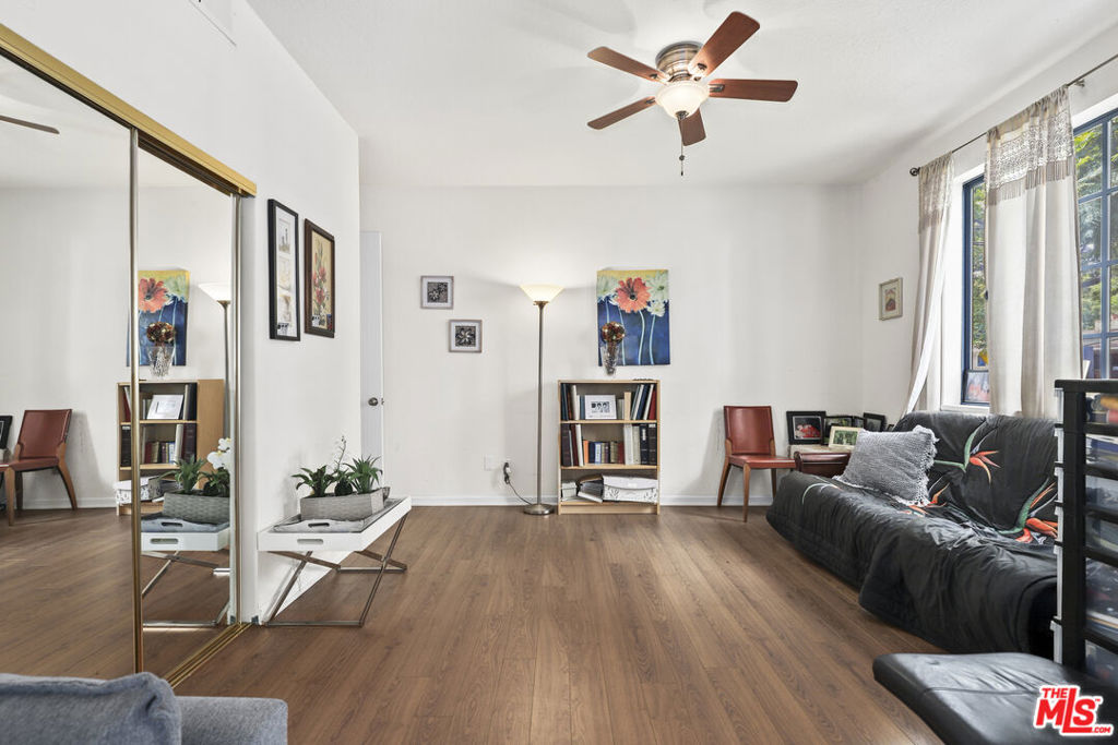 Sherman Oaks, California, 91423, United States, 2 Bedrooms Bedrooms, ,1 BathroomBathrooms,Residential,For Sale,1976281