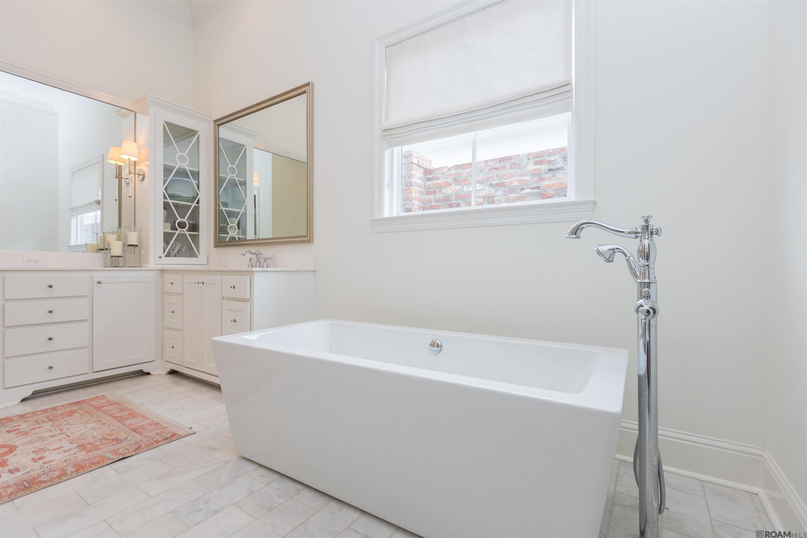 Saint George, Louisiana, 70810, United States, 4 Bedrooms Bedrooms, ,5 BathroomsBathrooms,Residential,For Sale,1894332