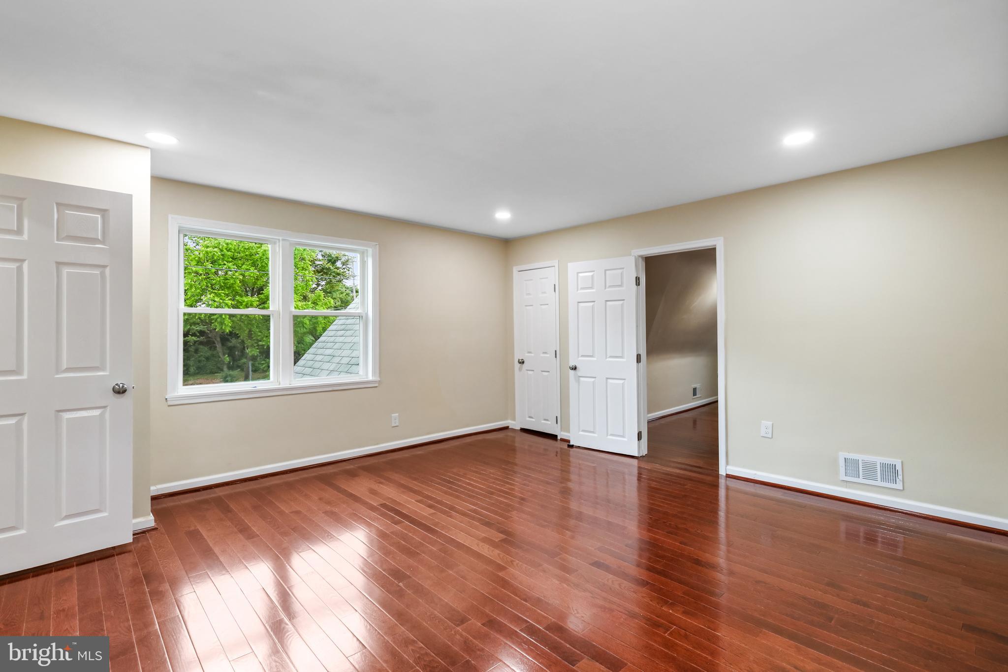 Glen Burnie, Maryland, 21061, United States, 4 Bedrooms Bedrooms, ,4 BathroomsBathrooms,Residential,For Sale,1900574
