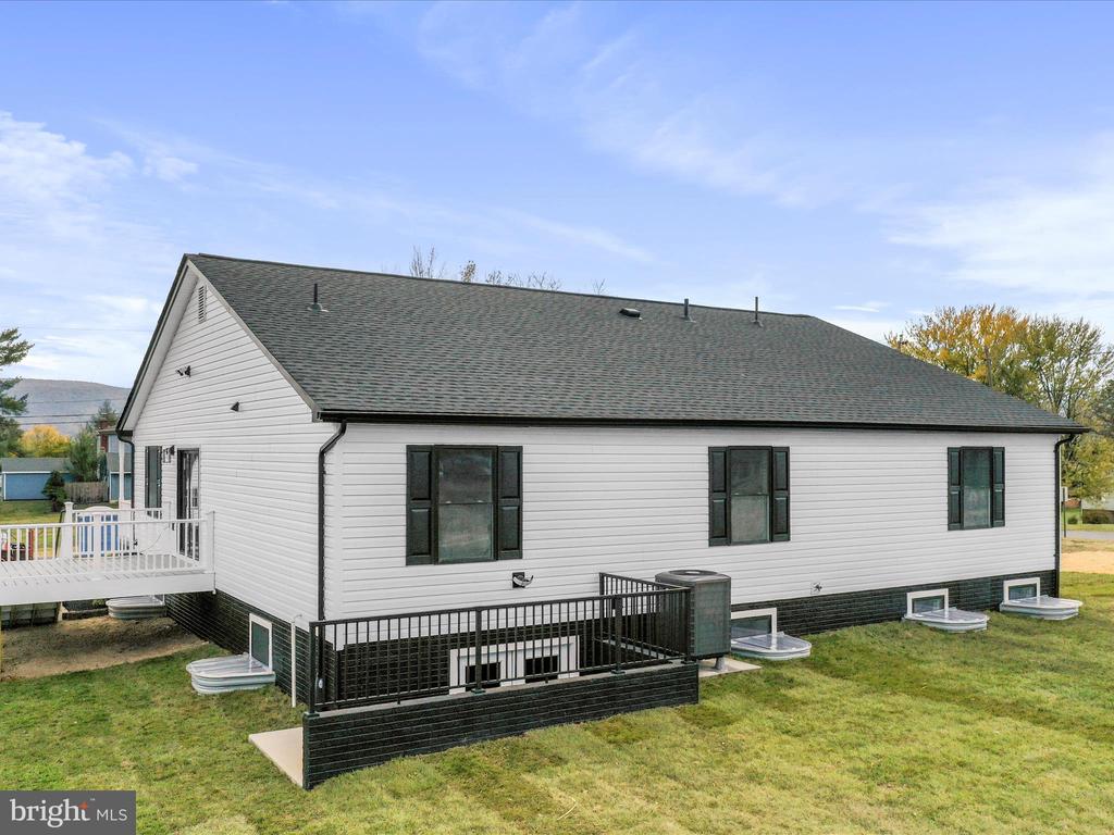 Woodstock, Virginia, 22664, United States, 5 Bedrooms Bedrooms, ,3 BathroomsBathrooms,Residential,For Sale,1982458