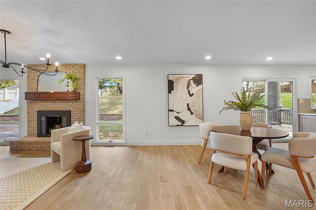 Ellisville, Missouri, 63011, United States, 4 Bedrooms Bedrooms, ,3 BathroomsBathrooms,Residential,For Sale,1989031