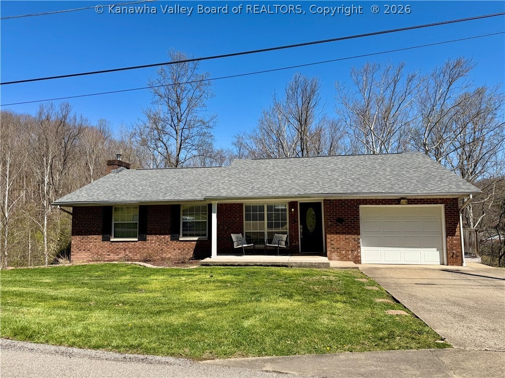 Pine Cir, Dunbar, WV 25064