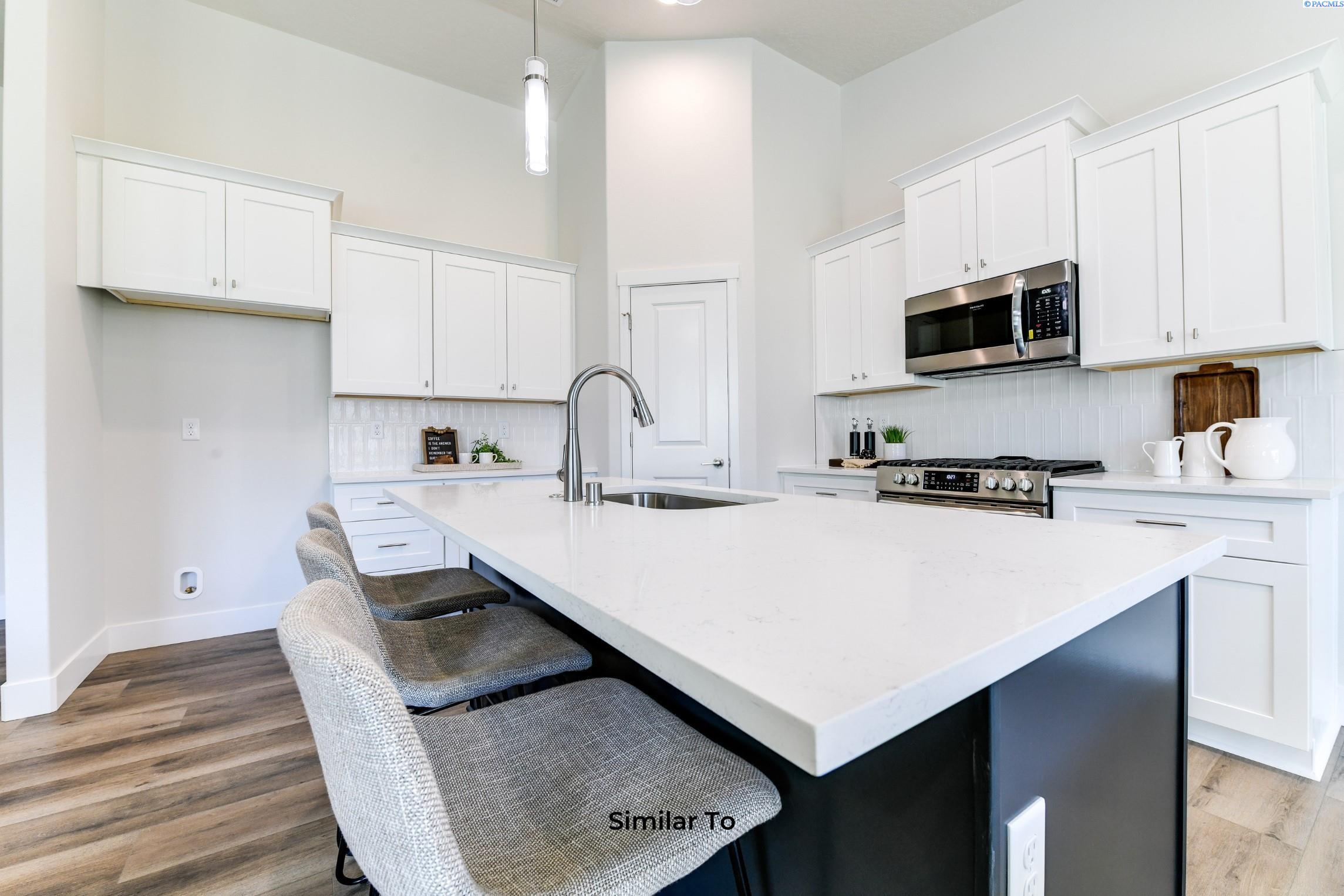 Kennewick, Washington, 99338, United States, 4 Bedrooms Bedrooms, ,2 BathroomsBathrooms,Residential,For Sale,1828278