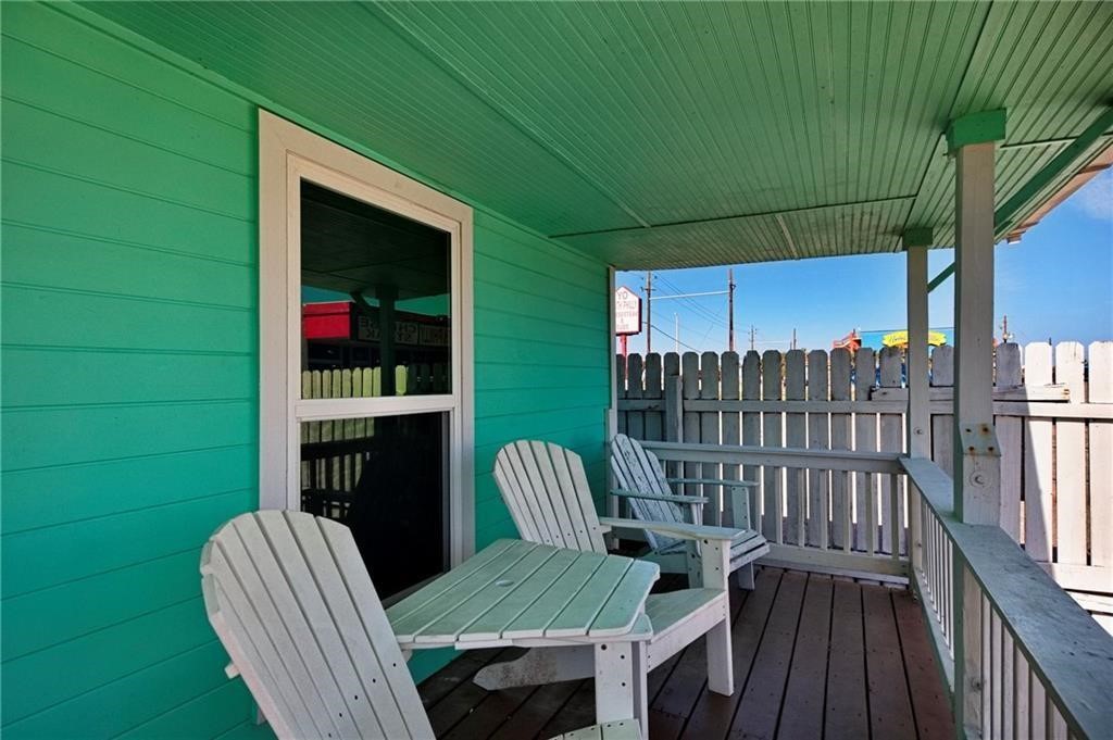 Corpus Christi, Texas, 78402, United States, 4 Bedrooms Bedrooms, ,3 BathroomsBathrooms,Residential,For Sale,1934192