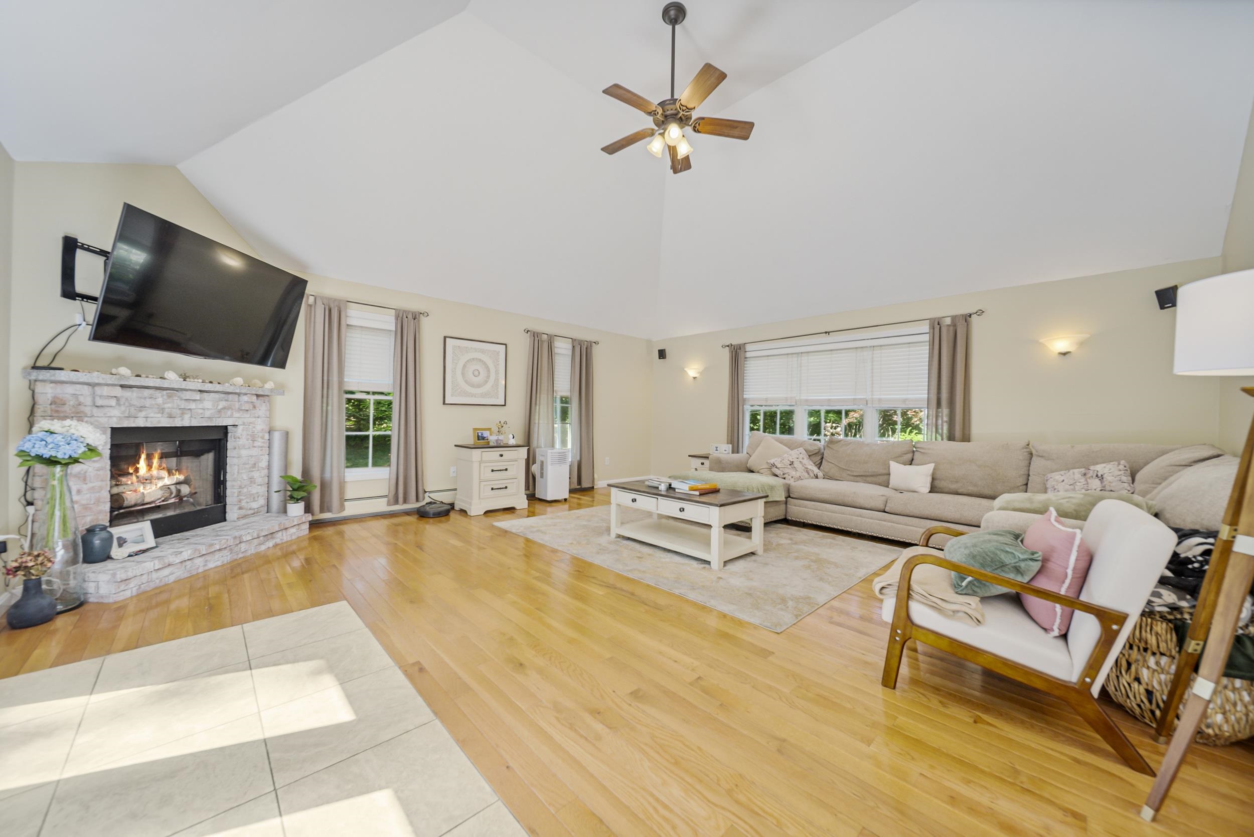 Goffstown, New Hampshire, 03045, United States, 4 Bedrooms Bedrooms, ,2 BathroomsBathrooms,Residential,For Sale,1873843