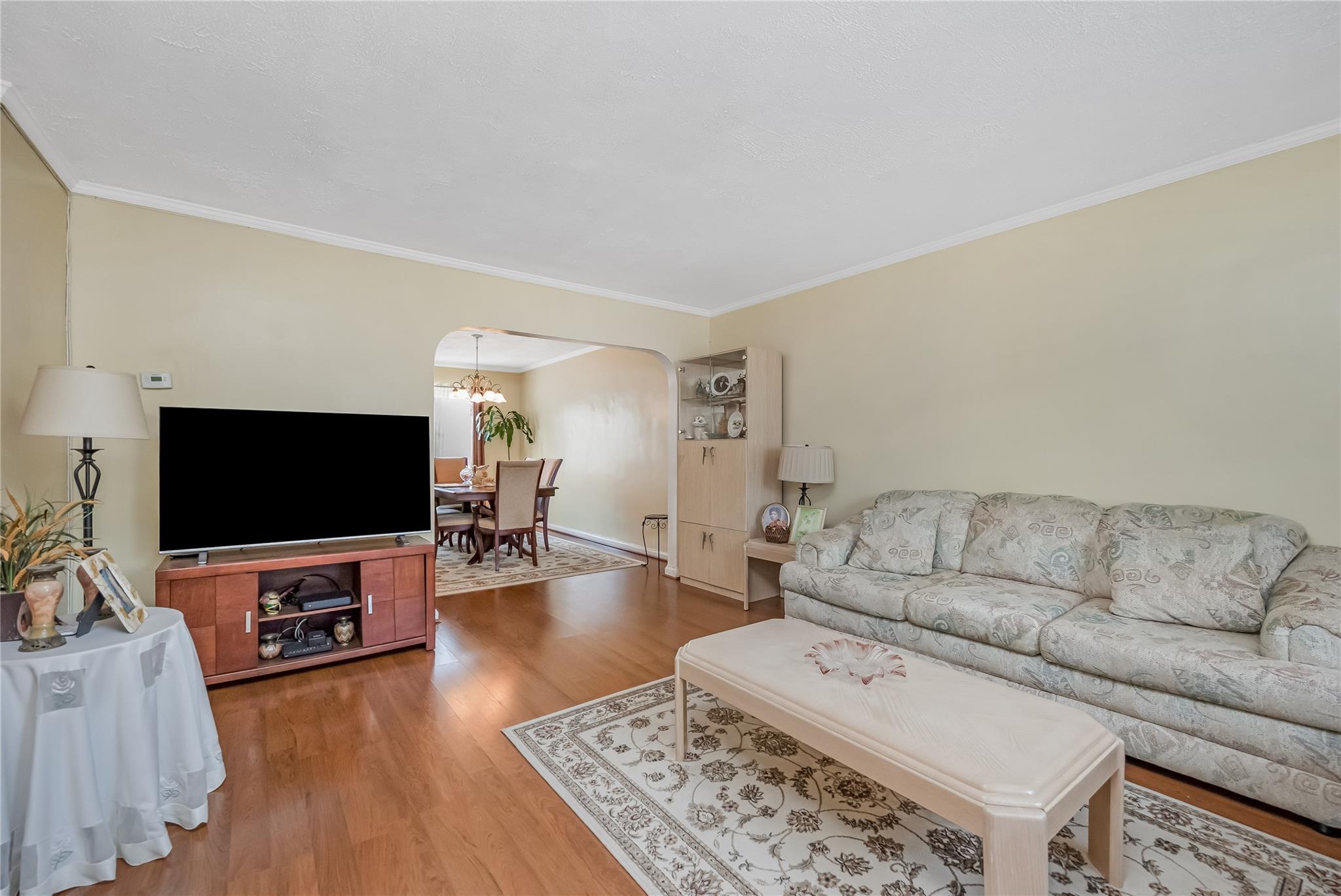 Cambria Heights, New York, 11429, United States, 3 Bedrooms Bedrooms, ,2 BathroomsBathrooms,Residential,For Sale,1877531