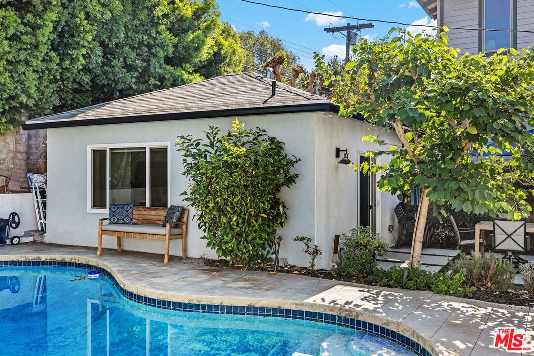 Los Angeles, California, 90034, United States, 4 Bedrooms Bedrooms, ,Residential,For Sale,1991116