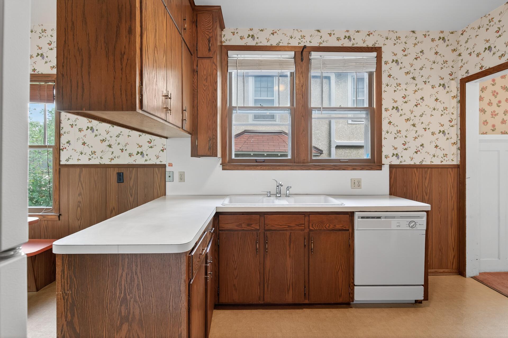 Minneapolis, Minnesota, 55409, United States, 4 Bedrooms Bedrooms, ,2 BathroomsBathrooms,Residential,For Sale,1959078